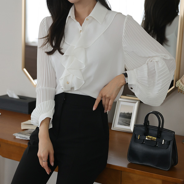 <font color="bb4b57"><b>Limited quantity SALE</b></font><br> Björn Pleats Blouse