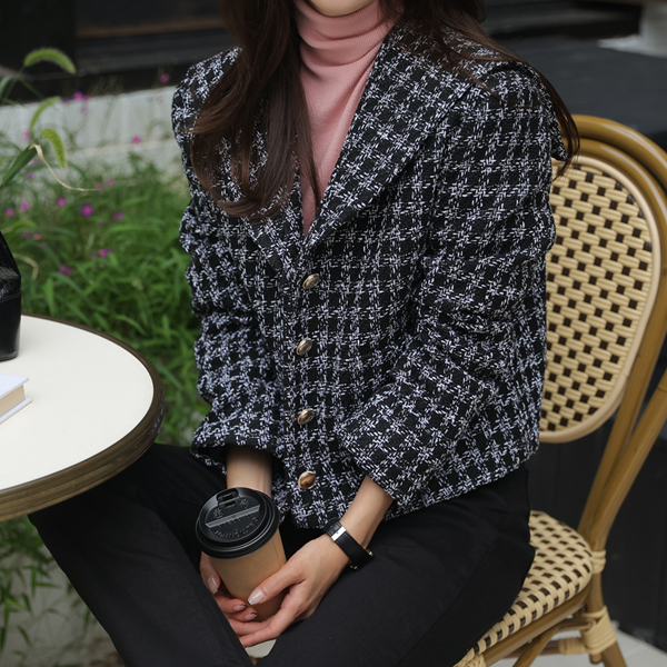 <font color="bb4b57"><b>Limited quantity SALE</b></font><br> Liu Serakara Tweed Jacket