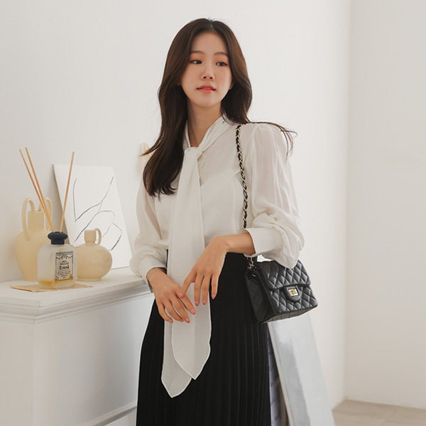 <font color="bb4b57"><b>Limited quantity SALE</b></font><br> Kelly Silky Ribbon Tie Blouse