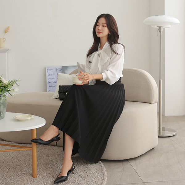 <font color="bb4b57"><b>Limited quantity SALE</b></font><br> Kelly Silky Ribbon Tie Blouse