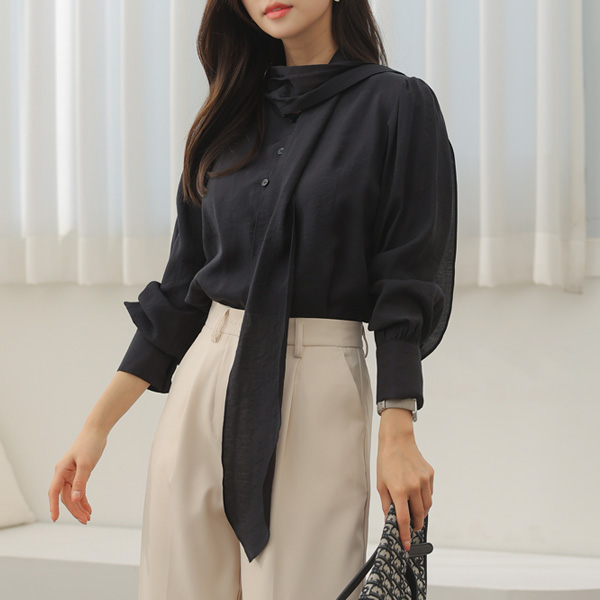 <font color="bb4b57"><b>Limited quantity SALE</b></font><br> Kelly Silky Ribbon Tie Blouse