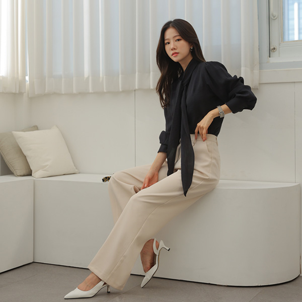 <font color="bb4b57"><b>Limited quantity SALE</b></font><br> Kelly Silky Ribbon Tie Blouse