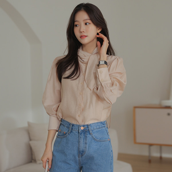 <font color="bb4b57"><b>Limited quantity SALE</b></font><br> Kelly Silky Ribbon Tie Blouse