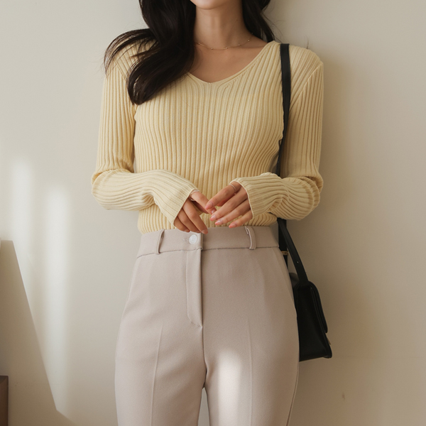 <font color="bb4b57"><b>Limited quantity SALE</b></font><br> Lila V-neck ribbed knit