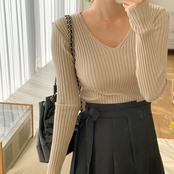 <font color="bb4b57"><b>Limited quantity SALE</b></font><br> Lila V-neck ribbed knit