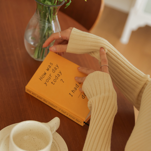 <font color="bb4b57"><b>Limited quantity SALE</b></font><br> Lila V-neck ribbed knit