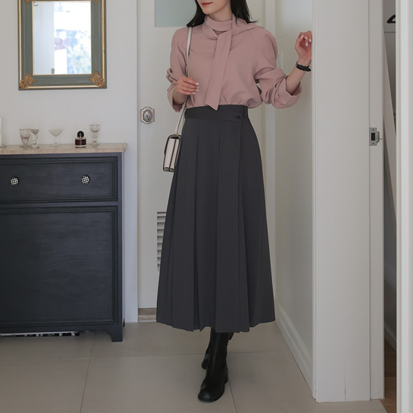 <font color="bb4b57"><b>Limited quantity SALE</b></font><br> [primium] Shared Twill Tie Blouse