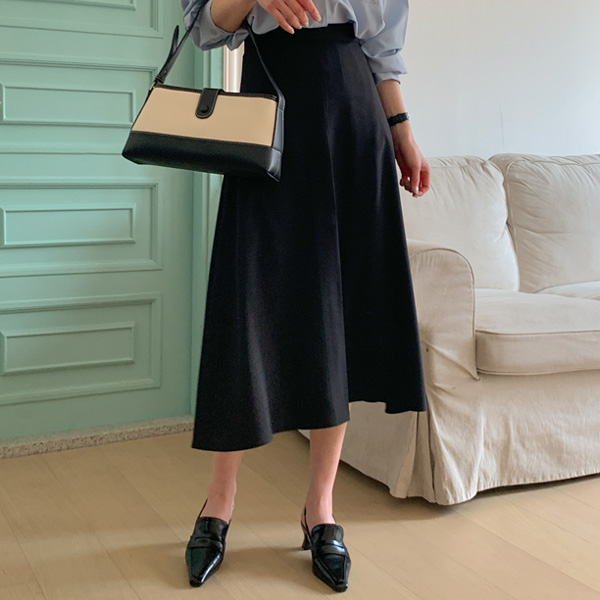 <font color="bb4b57"><b>Limited quantity SALE</b></font><br> Aaronne Slit Flare Skirt (SL)