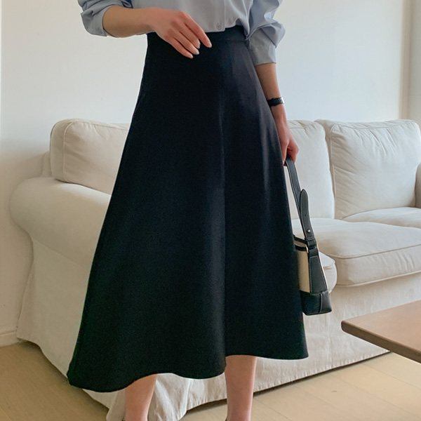 <font color="bb4b57"><b>Limited quantity SALE</b></font><br> Aaronne Slit Flare Skirt (SL)