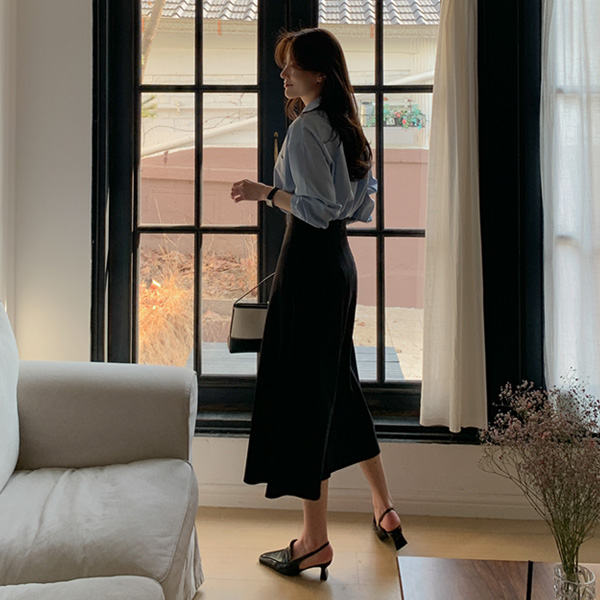 <font color="bb4b57"><b>Limited quantity SALE</b></font><br> Aaronne Slit Flare Skirt (SL)