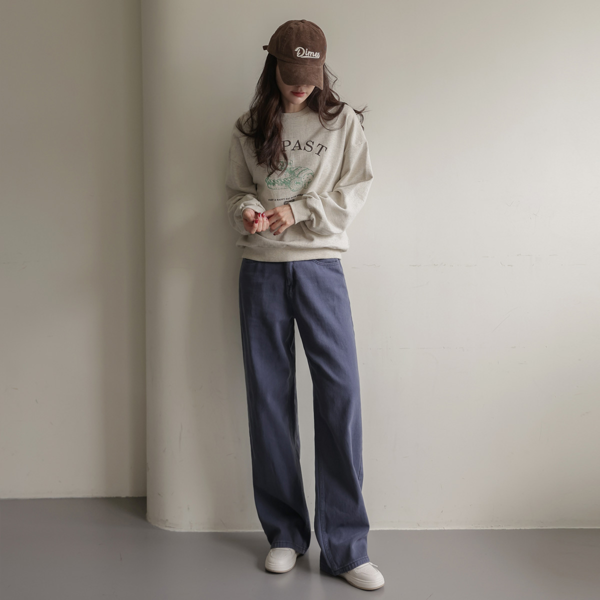 Pie lettering loose fit man to man