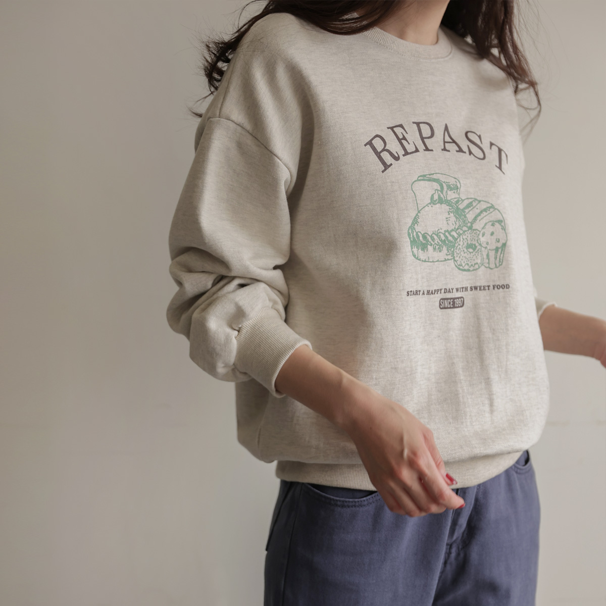 Pie lettering loose fit man to man