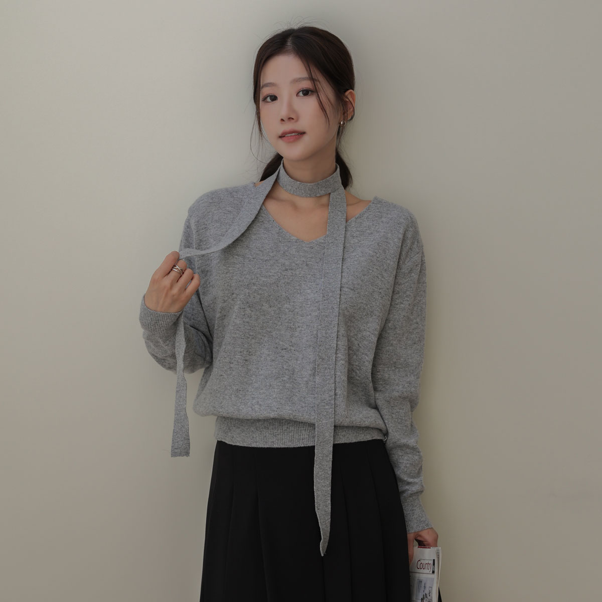 Forming tie set V-neck knit