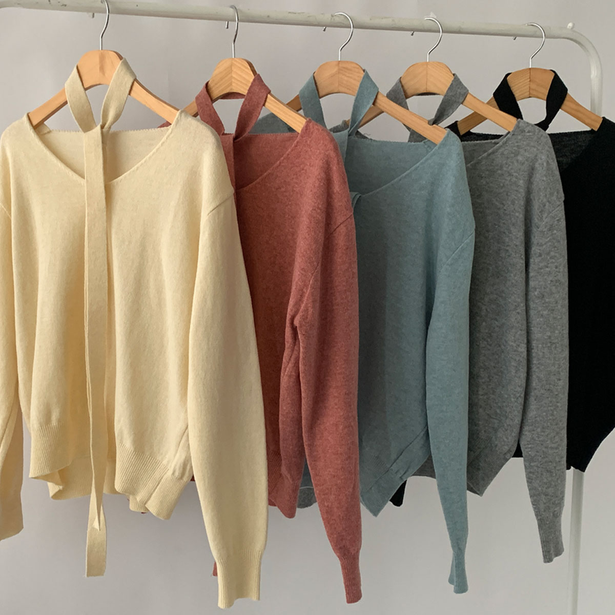 <b>[Limited Quantity SALE]</b> Forming Tie Set V-neck Knit