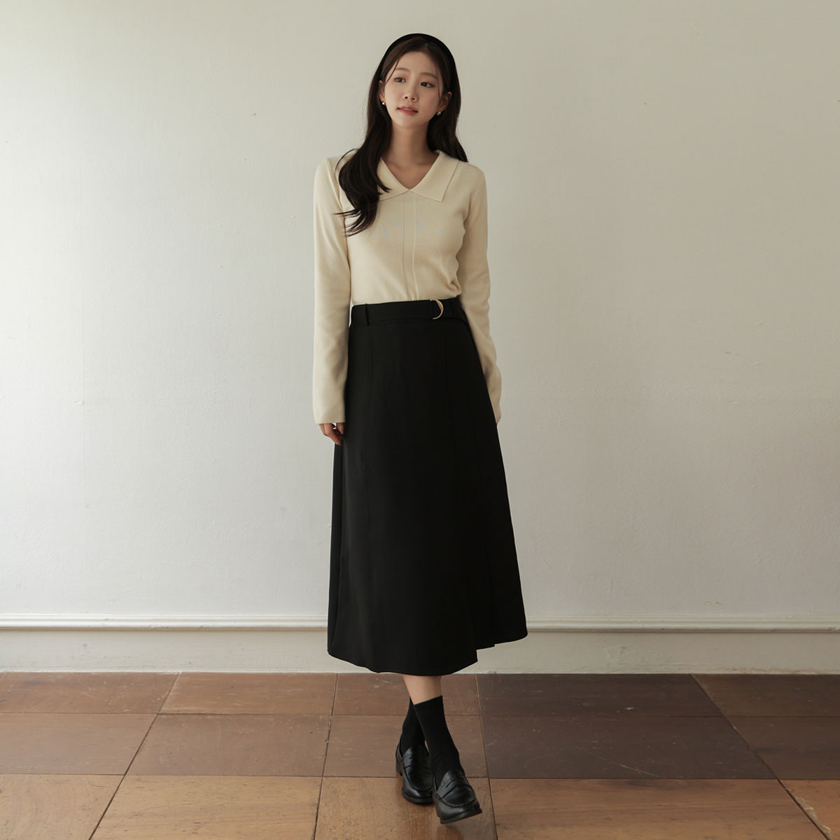 Cut-out buckle flare skirt