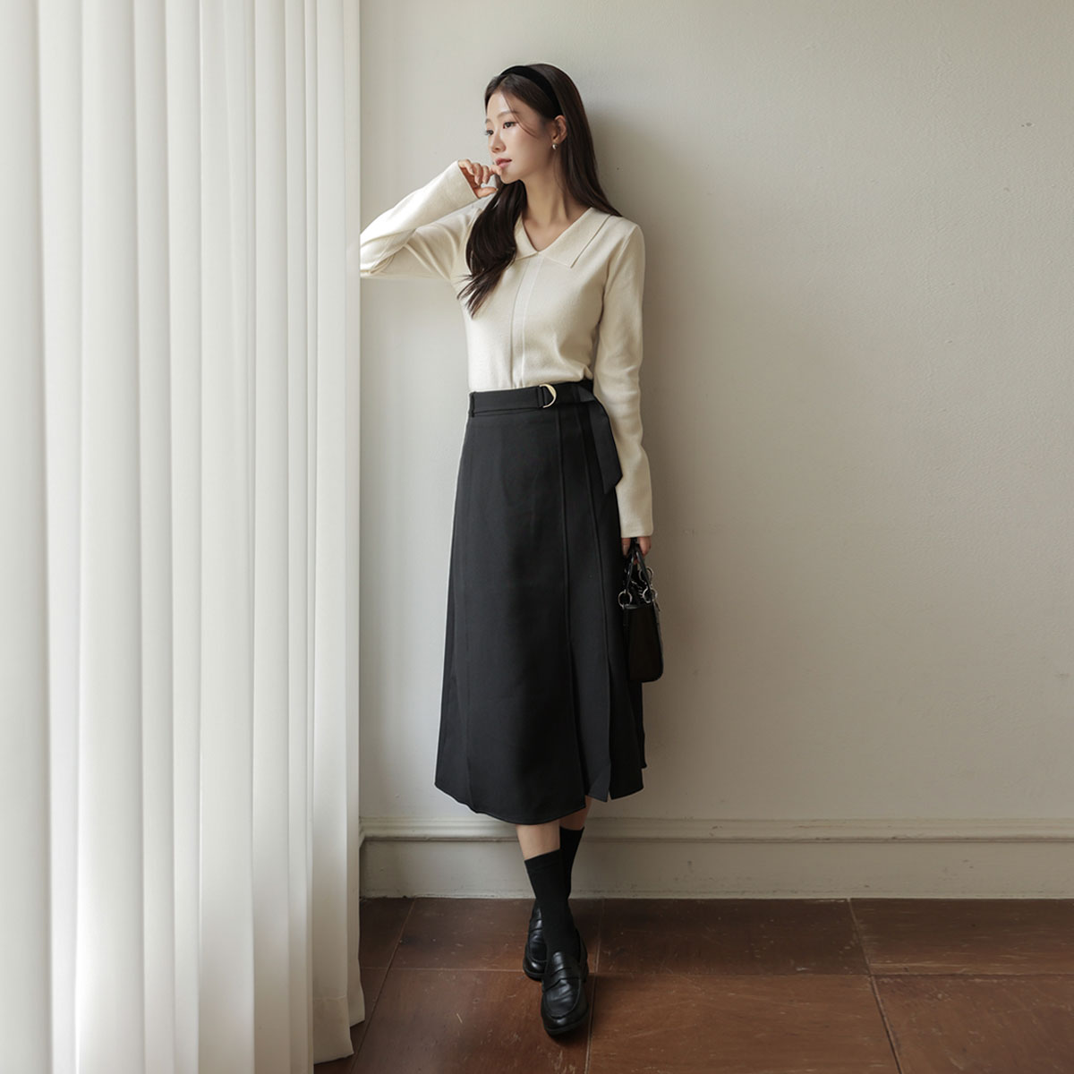 Cut-out buckle flare skirt