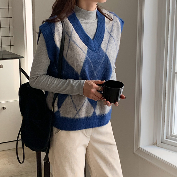 Koi Brush Argyle Knit Vest