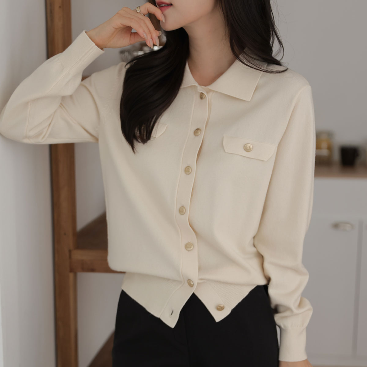 <font color="bb4b57"><b>Limited quantity SALE</b></font><br> Viscose gold button collar knit