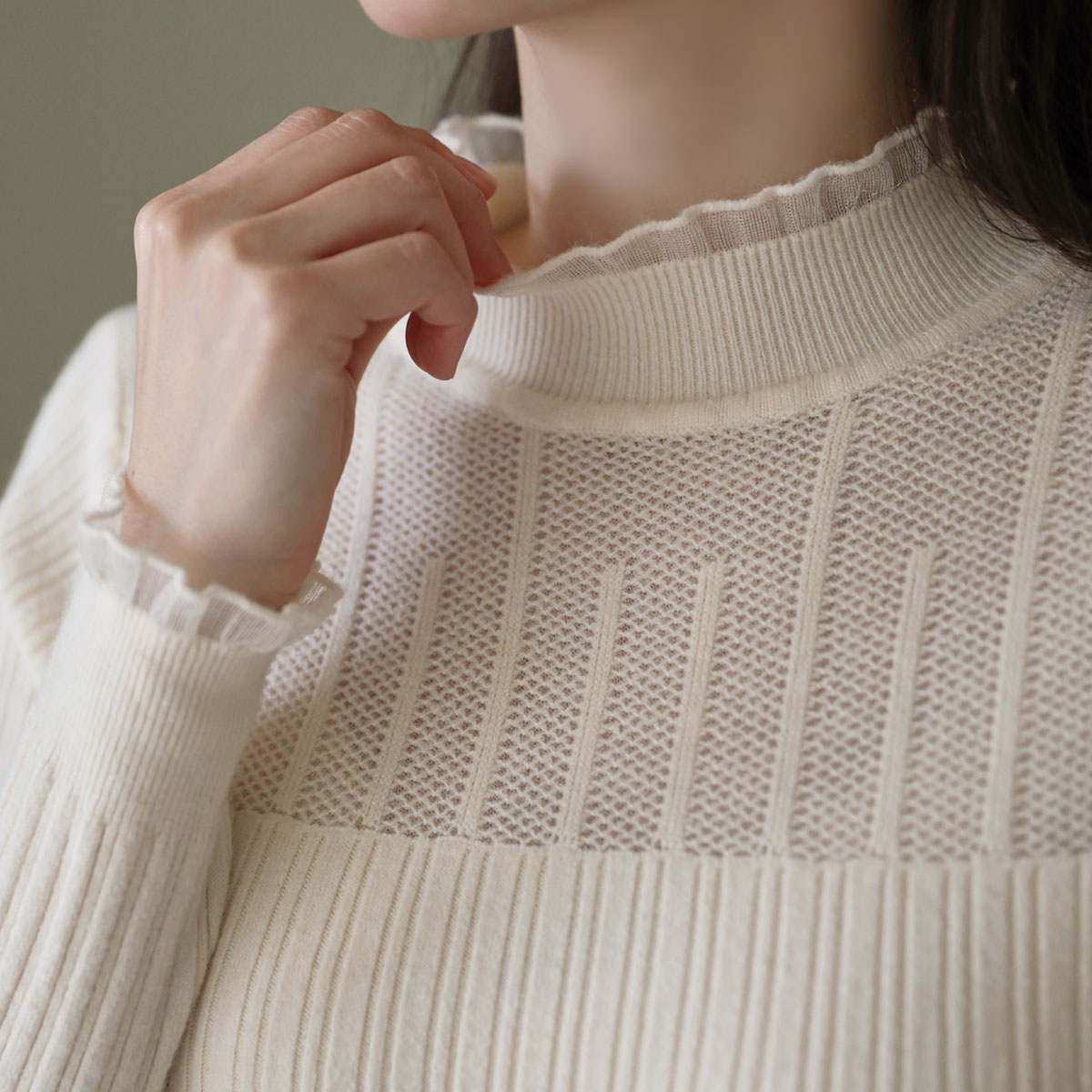 <font color="bb4b57"><b>Limited quantity SALE</b></font><br> Lovely Gold Lace Frill Knit