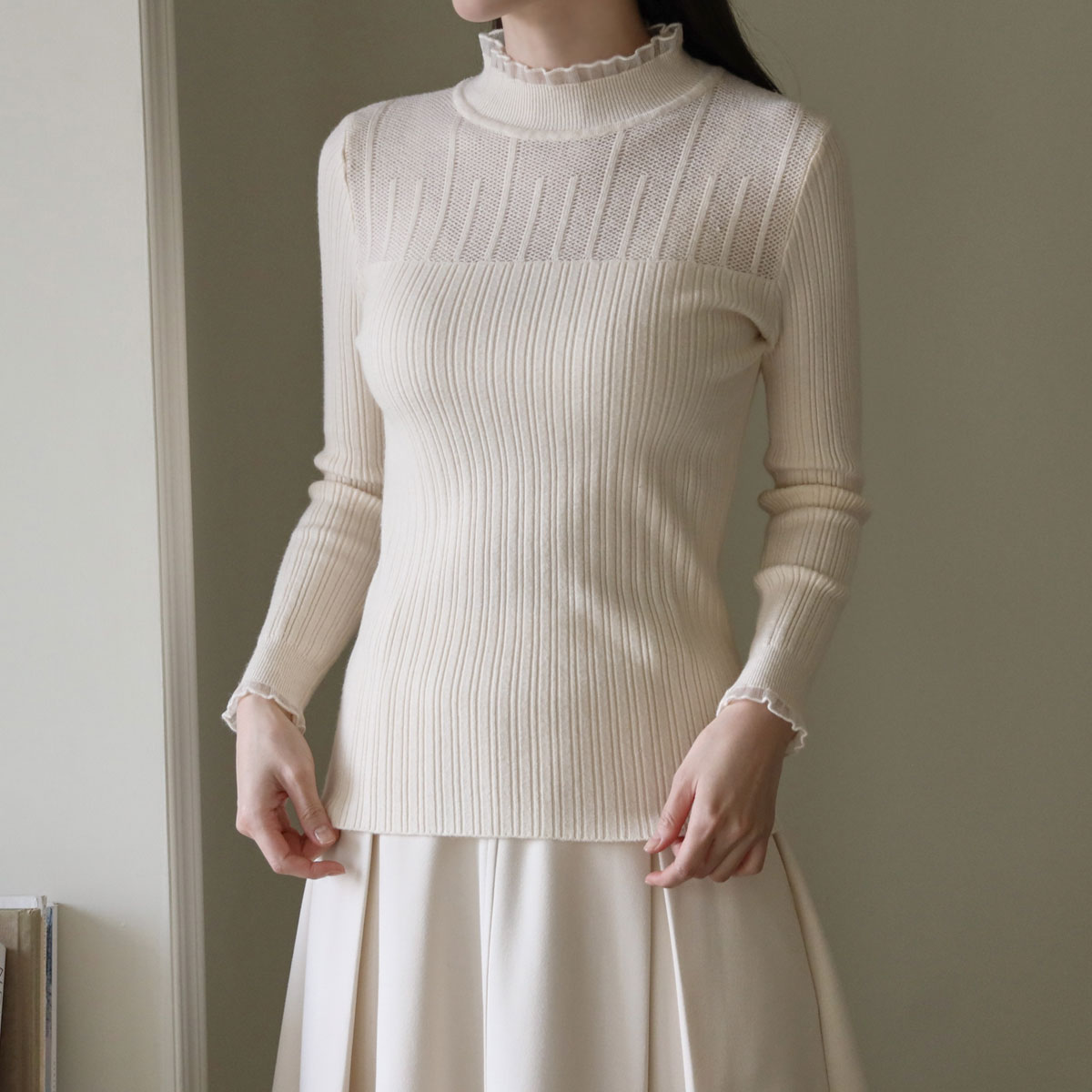 <font color="bb4b57"><b>Limited quantity SALE</b></font><br> Lovely Gold Lace Frill Knit