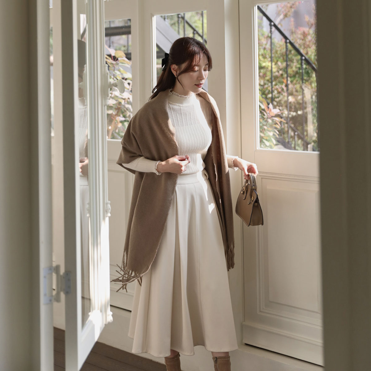 Mine back banding cut flare skirt (15% rayon)