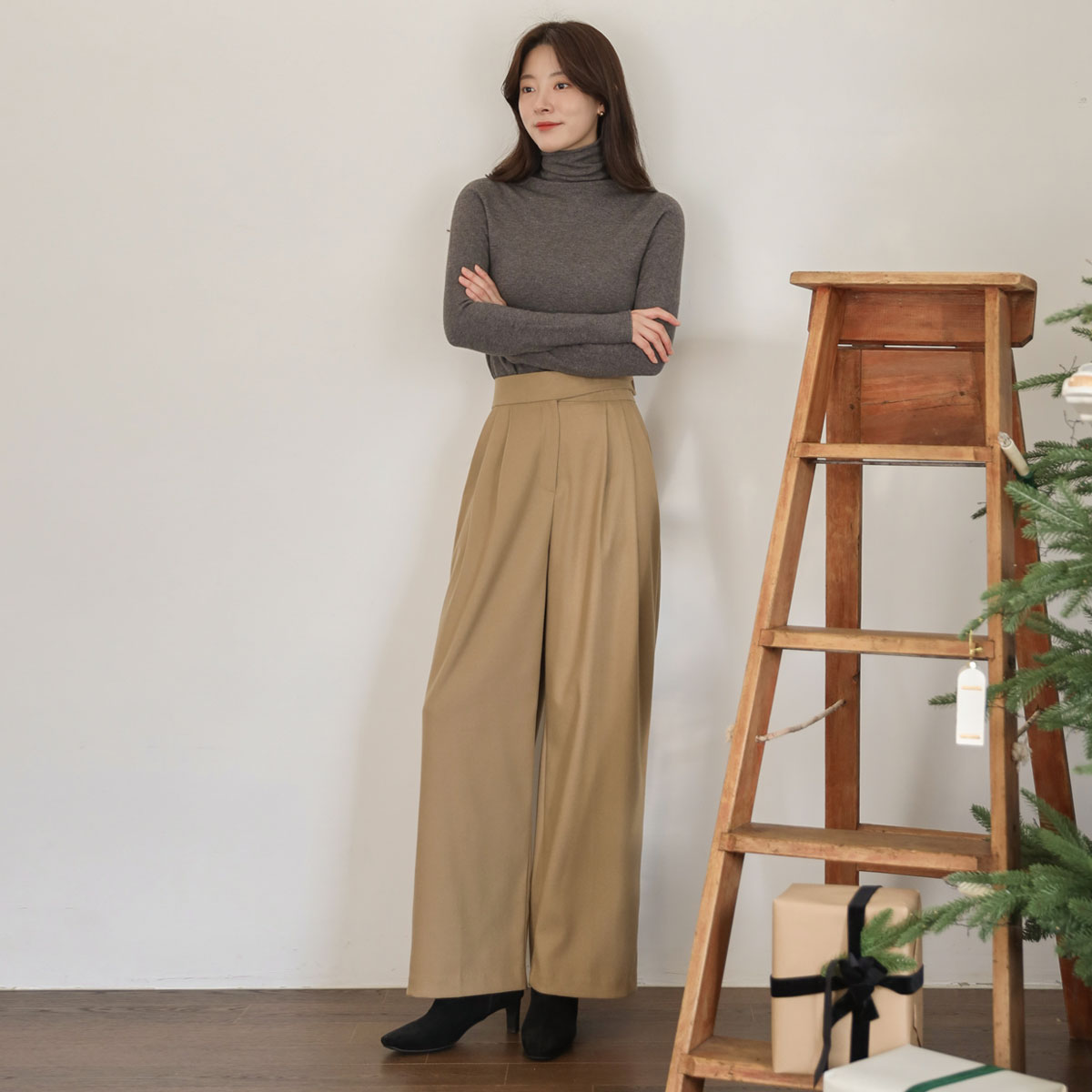 <font color="bb4b57"><b>Limited quantity SALE</b></font><br> Belted Button Pintuck Wide Slacks (SL)