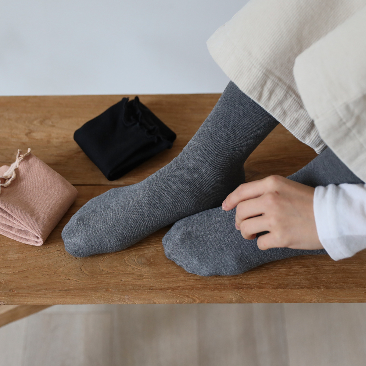 <b>[Limited-time discount]</b> Frill-collared compression socks