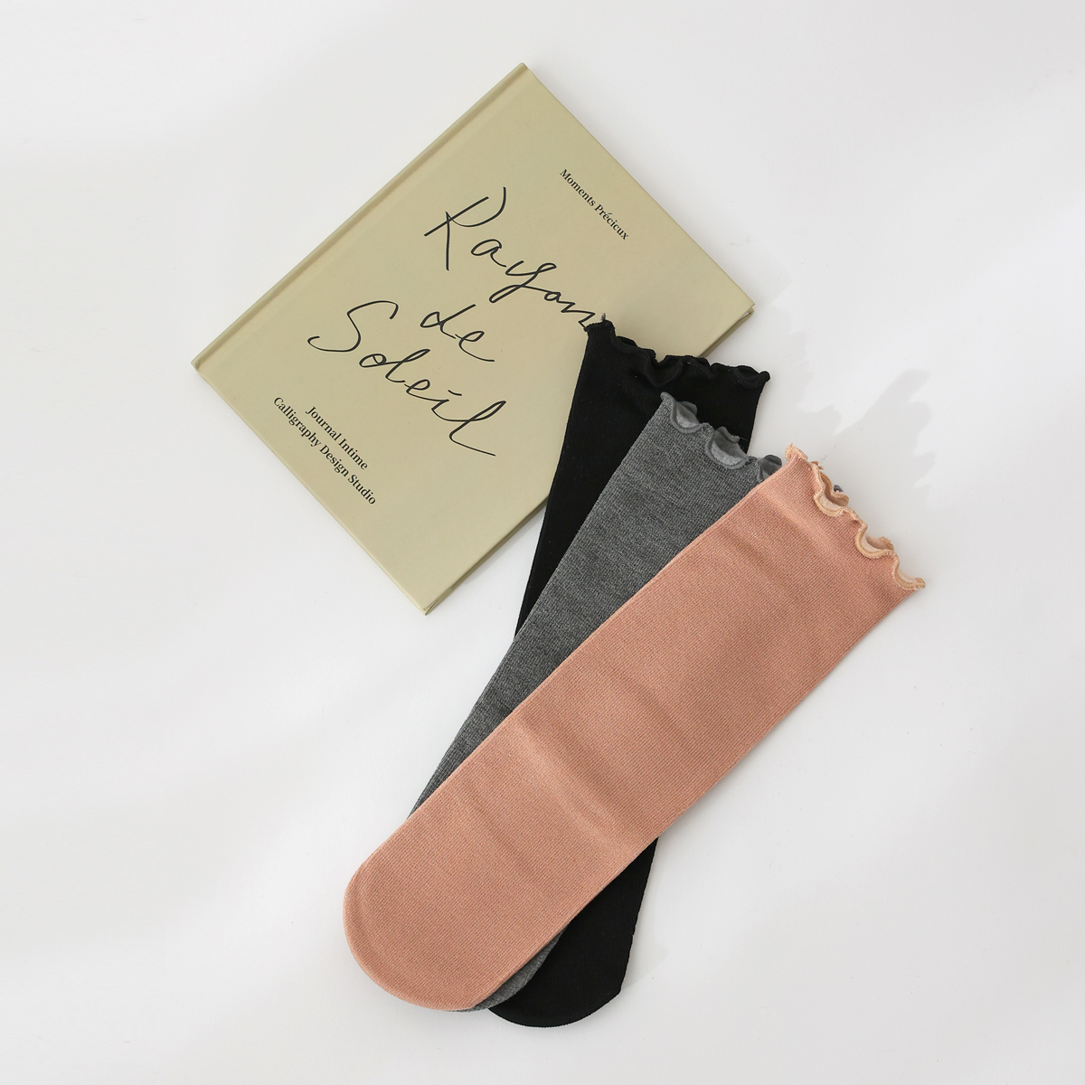 <b>[Limited-time discount]</b> Frill-collared compression socks