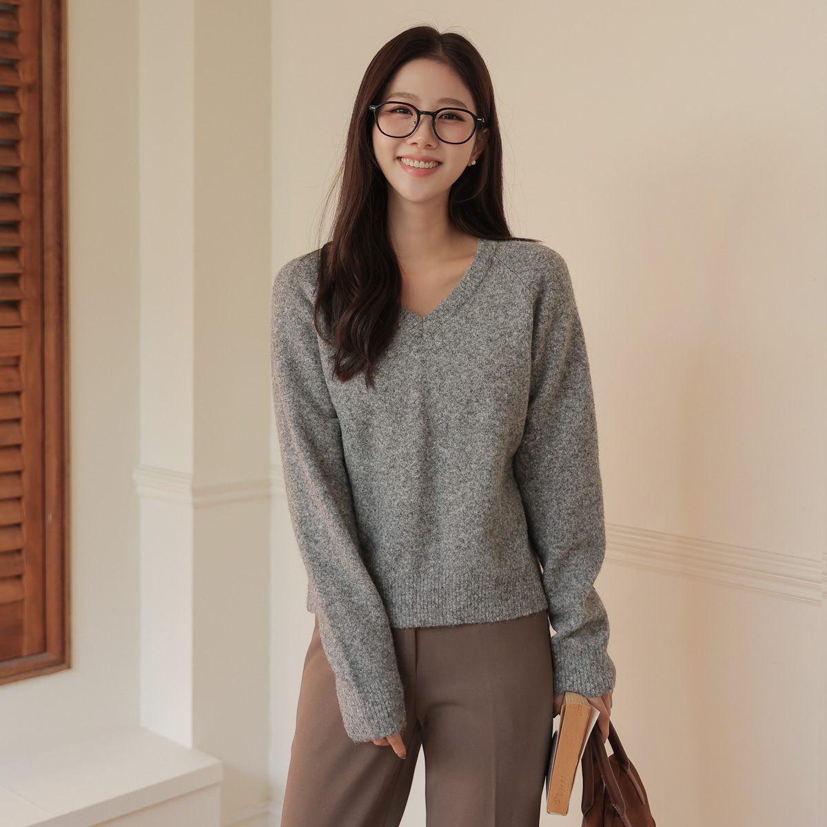 <font color="bb4b57"><b>Limited quantity SALE</b></font><br> Fluffy V-neck Wool Knit