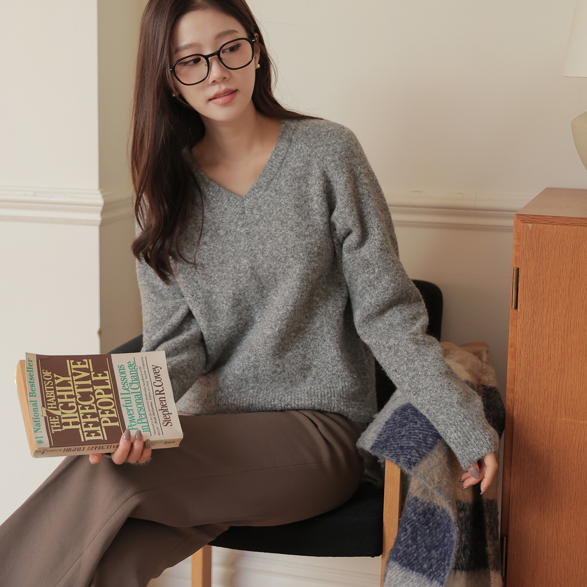 <font color="bb4b57"><b>Limited quantity SALE</b></font><br> Fluffy V-neck Wool Knit