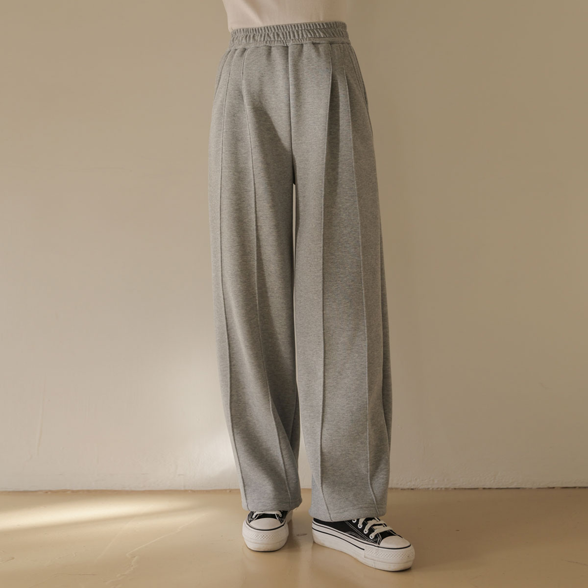 Thick ribbed pin tuck training pants