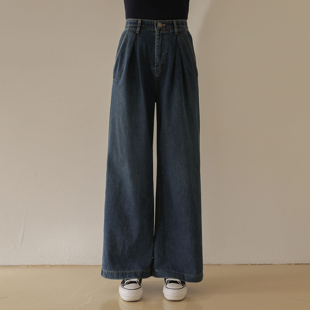 Ultra-fine knit pin tuck denim pants