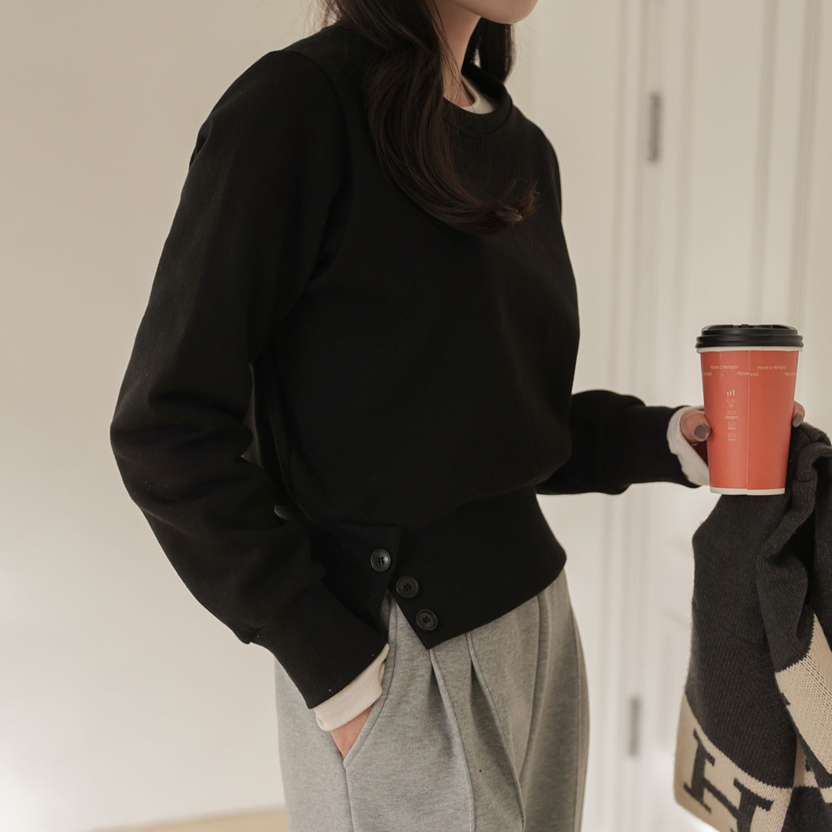 Slim button fleece cropped man-to-man tee