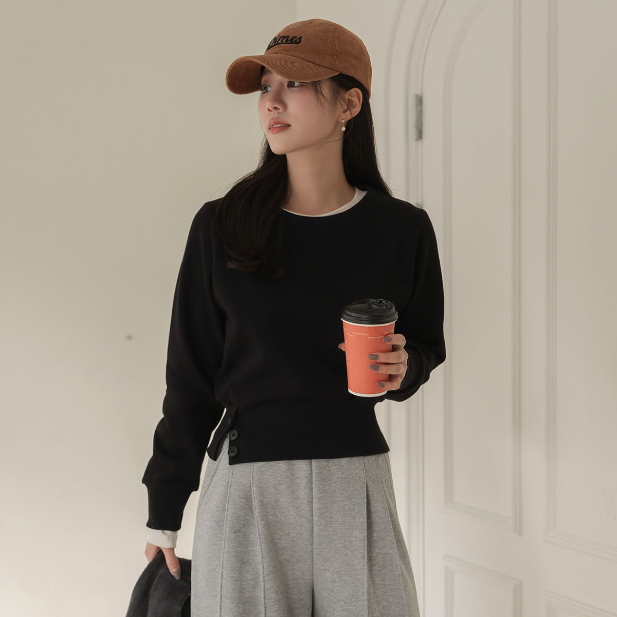 Slim button fleece cropped man-to-man tee