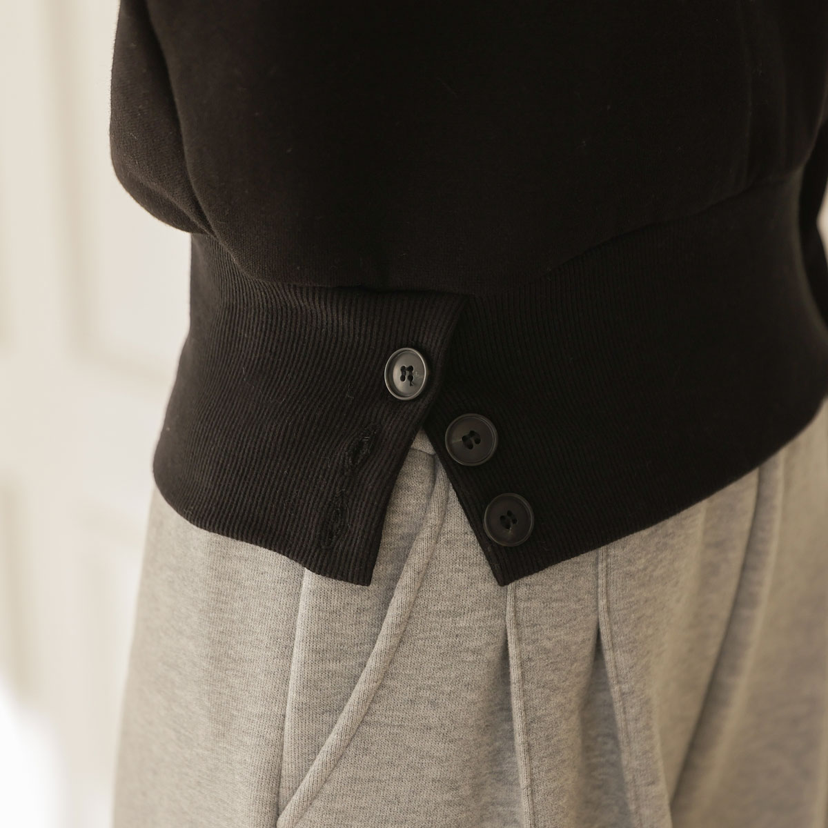 Slim button fleece cropped man-to-man tee