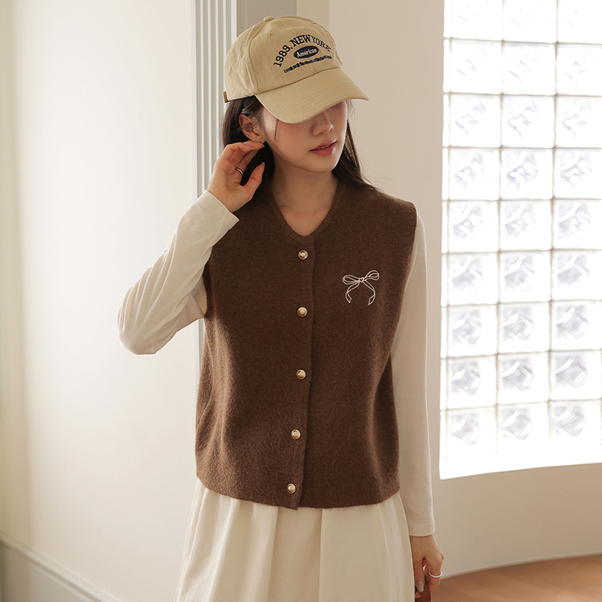 <b>[Limited Quantity SALE]</b> Ribbon Embroidery Knit Vest