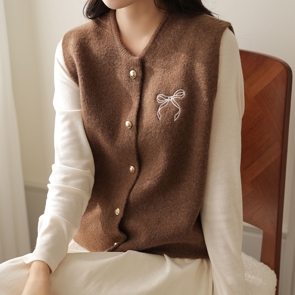 <b>[Limited Quantity SALE]</b> Ribbon Embroidery Knit Vest