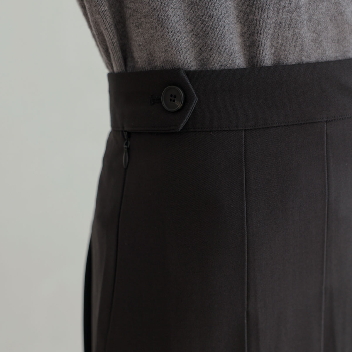<b>[Limited Quantity SALE]</b> [Emblem] Pleated Two-Way Midi Skirt