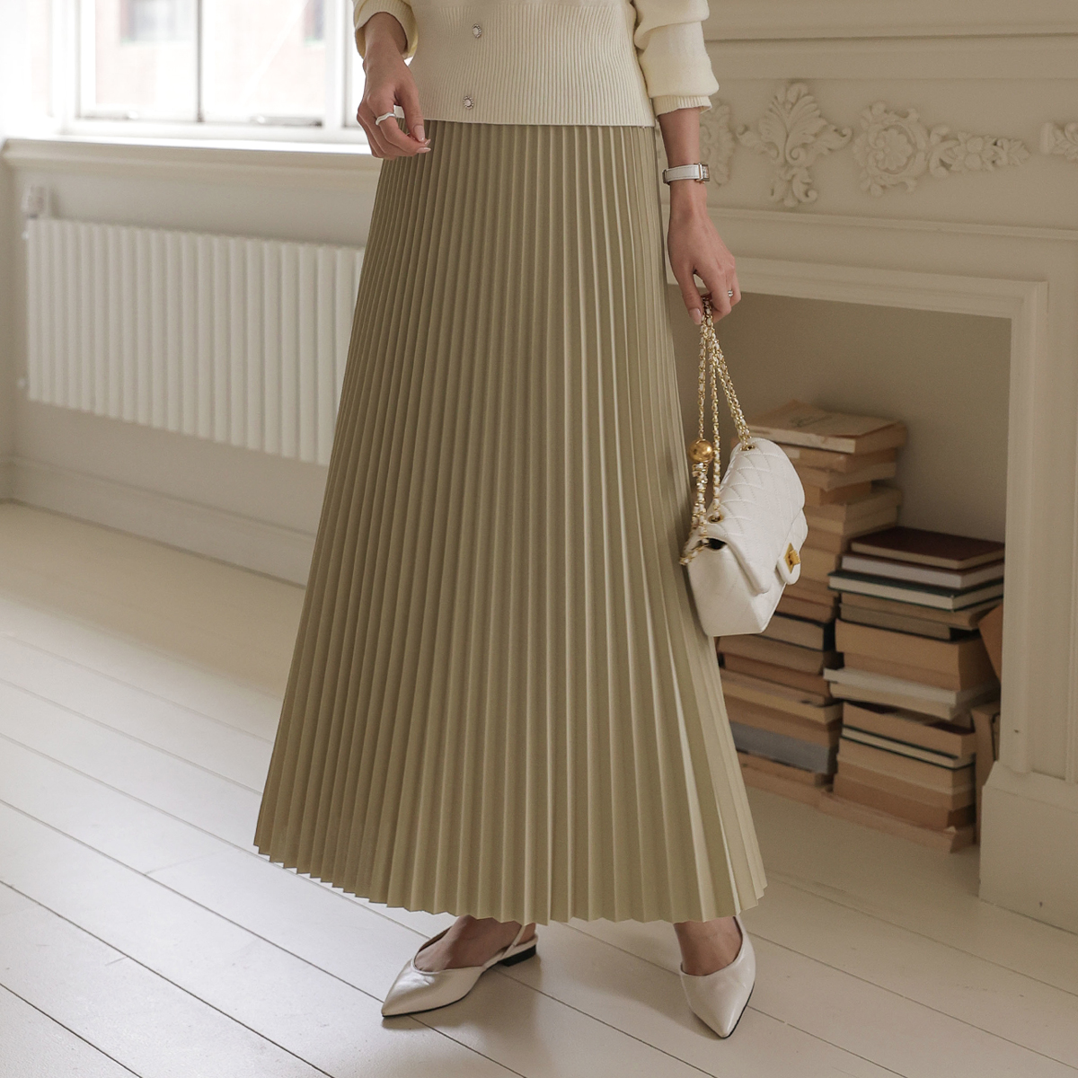 Silky Banding Pleated Skirt