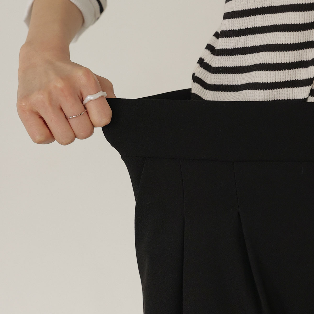 <b>[Limited Quantity SALE]</b> Simple Tension Up Double Pin Tuck Wide Banding Slacks