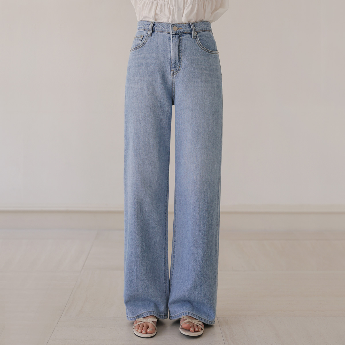 Lightweight semi-wide denim pants