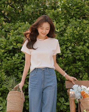 Embossed short sleeve pleated T-shirt