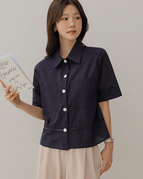Line tape collar blouse