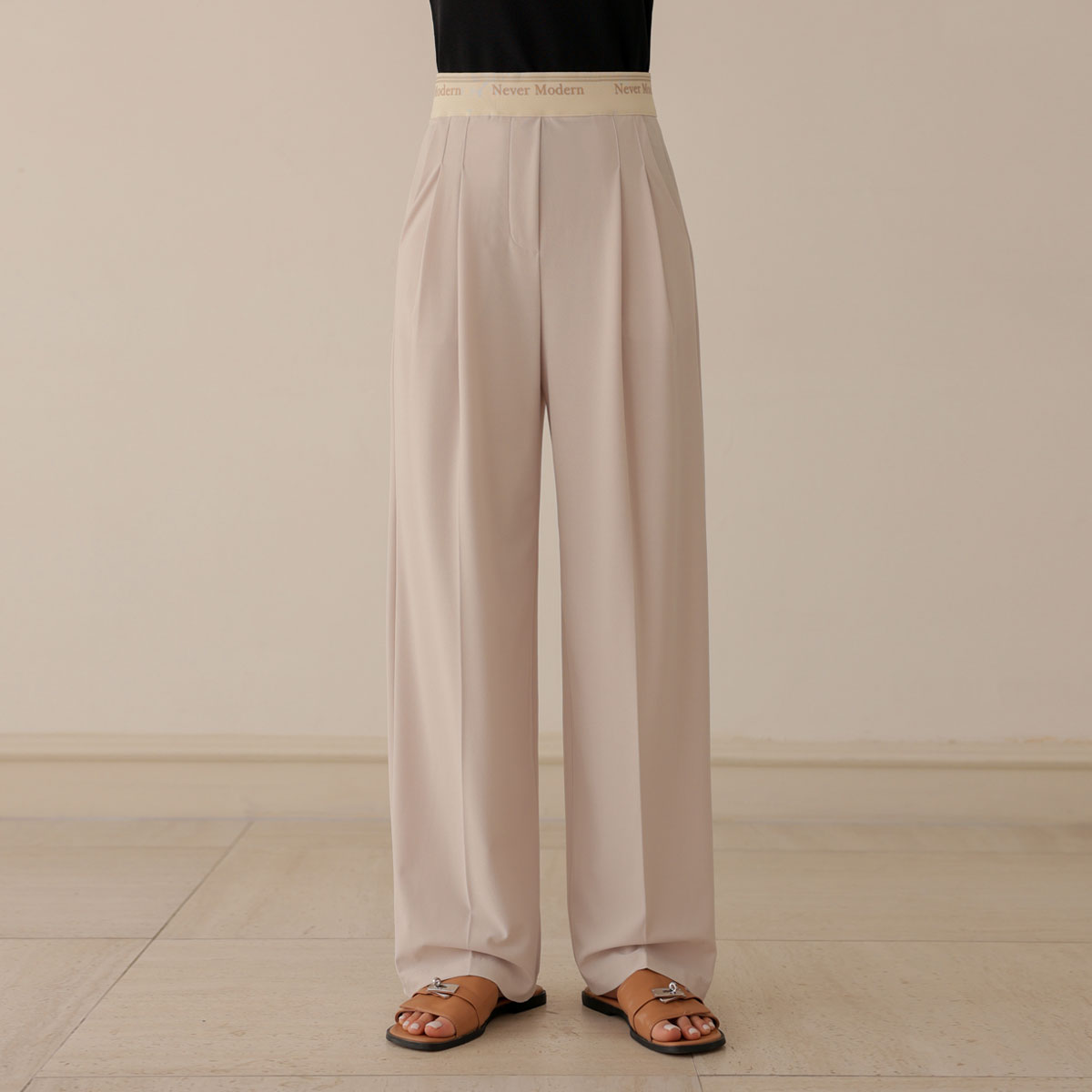 Lettering wide banding cooling pin tuck slacks