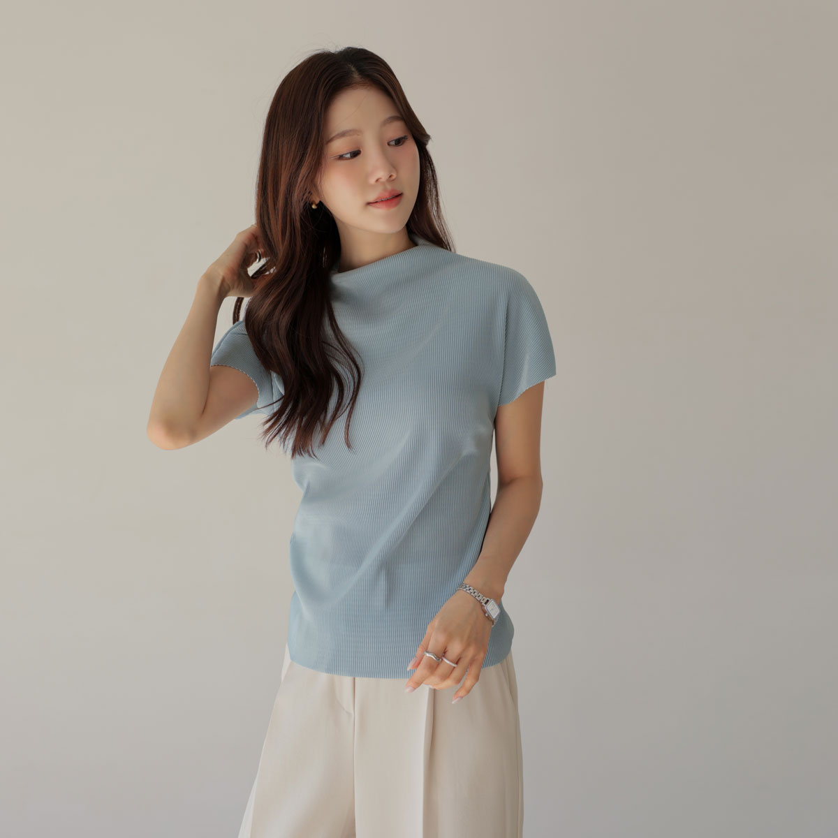 Cooling silky pleated blouse