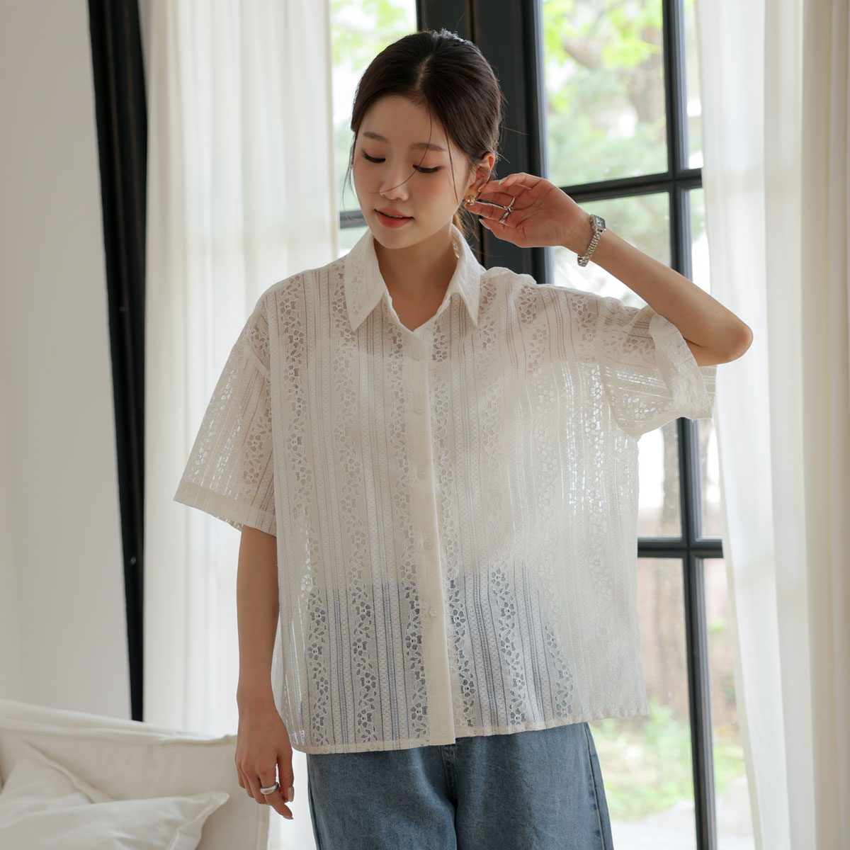 Floral punching collar blouse