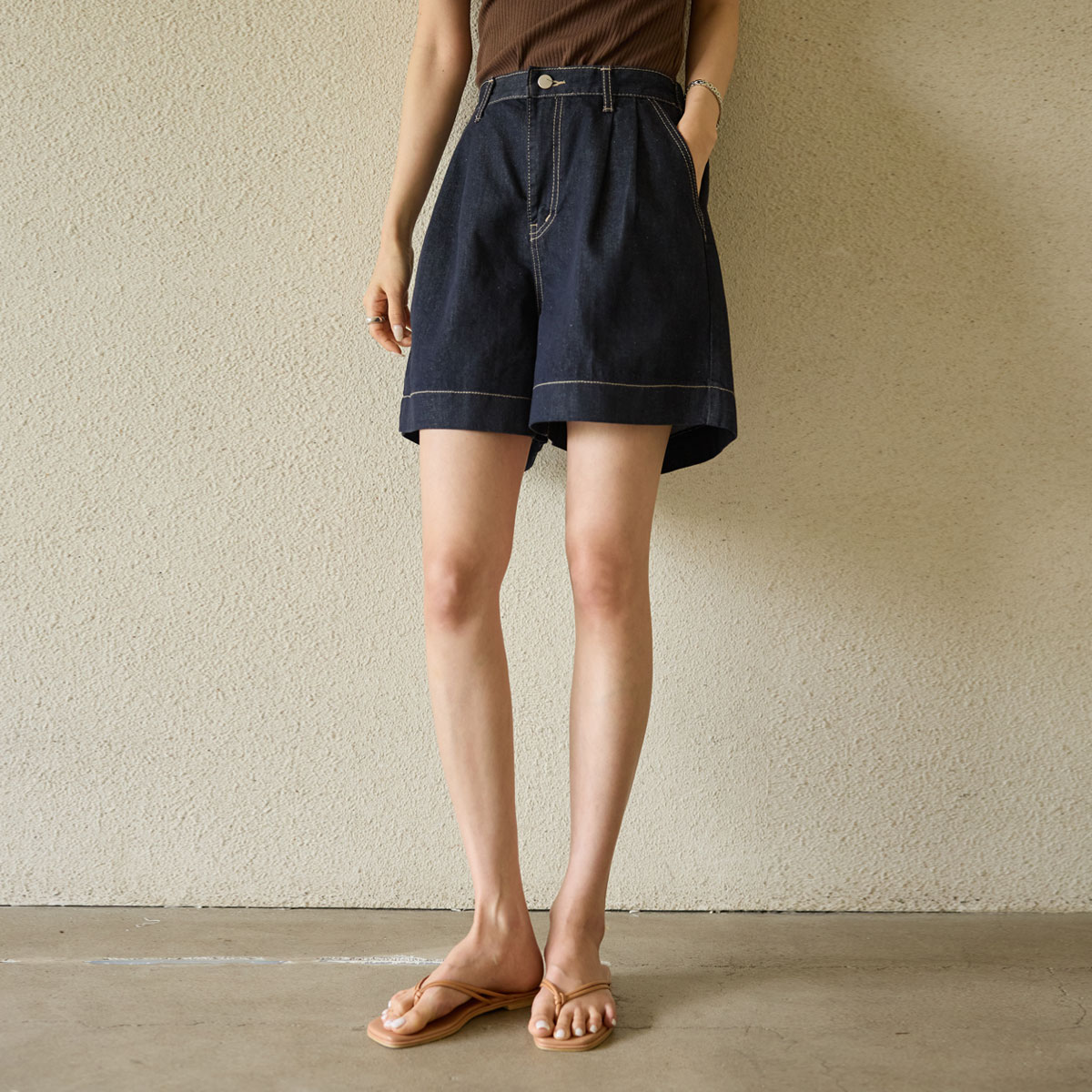 Double pin tuck non-fade stitch 4-part denim pants