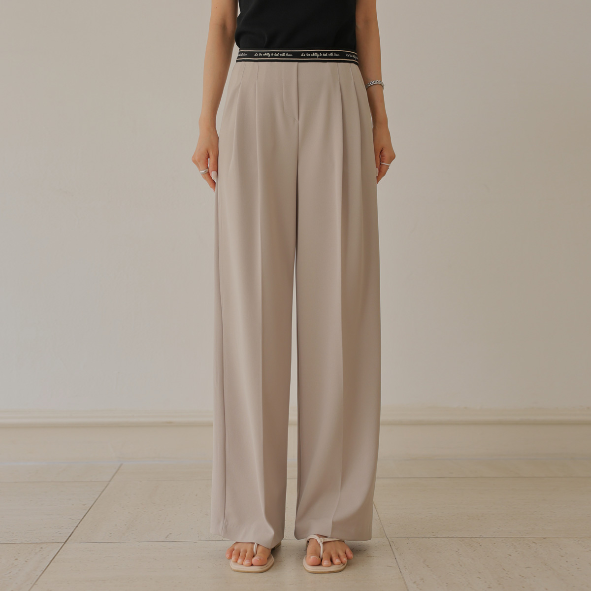 Lettering banding pin tuck wide slacks