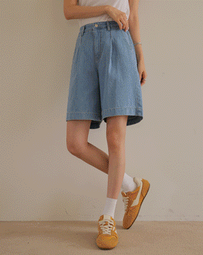 Point Patch Bermuda Denim Shorts
