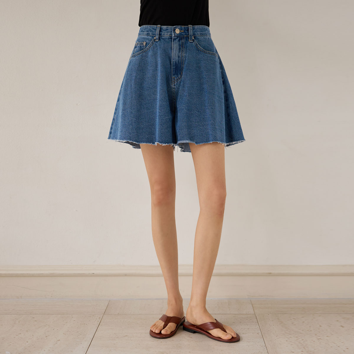 Lower body correction Kyurot denim shorts